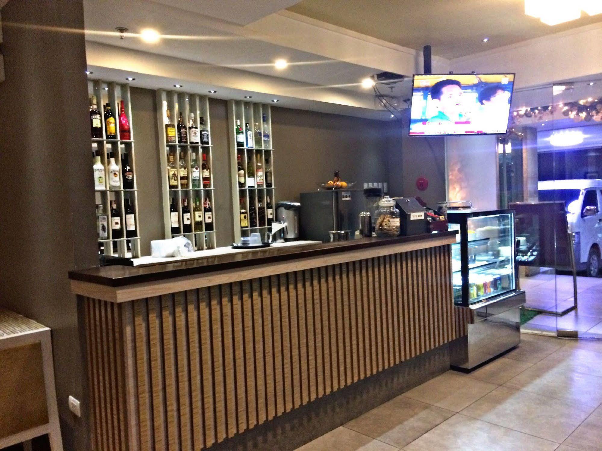 Belian Hotel Тагбиларан Сити Екстериор снимка