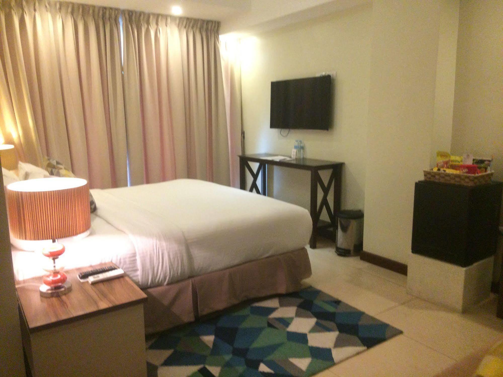 Belian Hotel Тагбиларан Сити Екстериор снимка